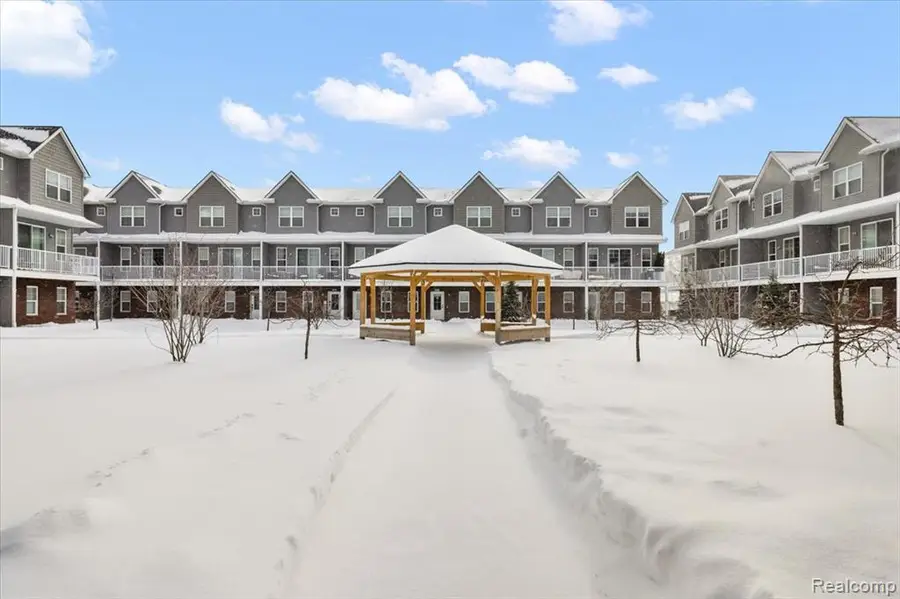 3951 Trailwaycommons, Auburn Hills, MI  - #2