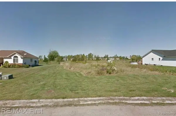 39 Deer Park, Capac, MI 48014