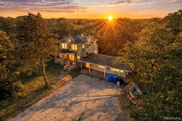 21855 Schoenherr, Warren, MI 