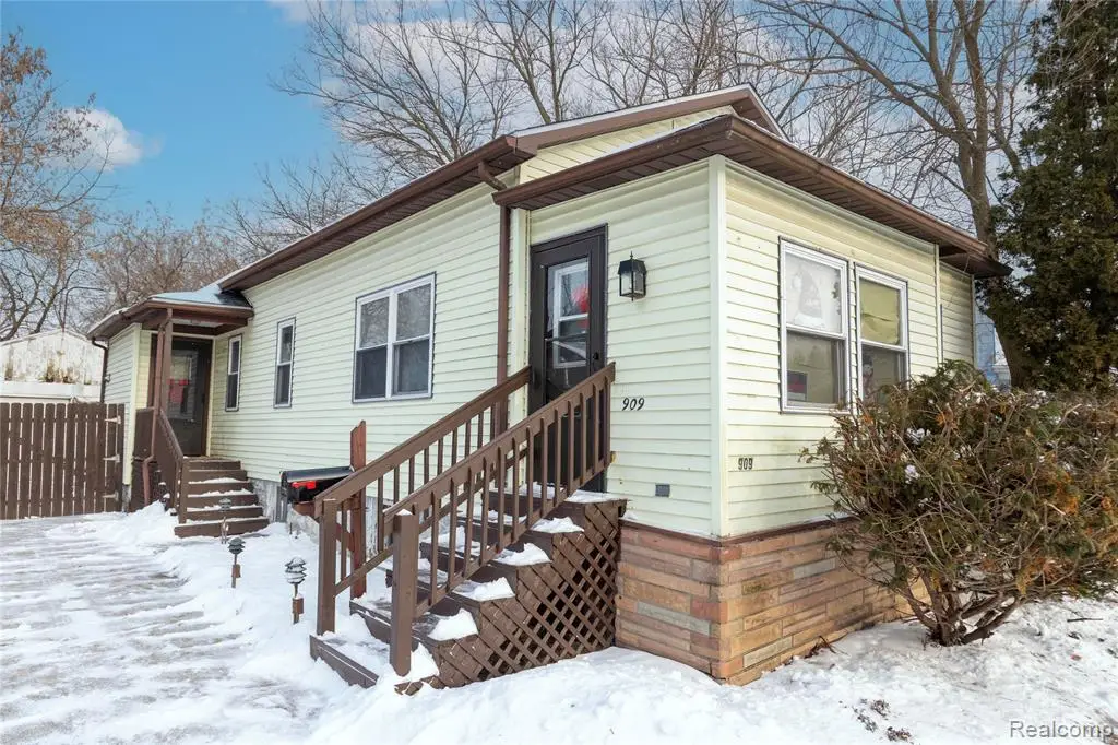 909 N Granger, Saginaw, MI  - Image #1