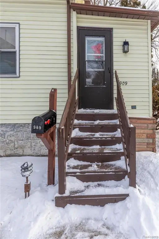 909 N Granger, Saginaw, MI  - Image #2