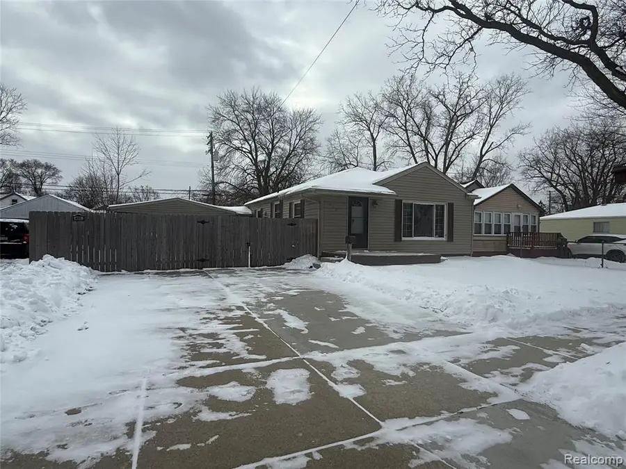 411 W Woodruff, Hazel Park, MI  - #2