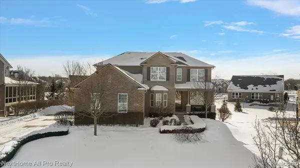 22841 Shepherds Hollow, South Lyon, MI 