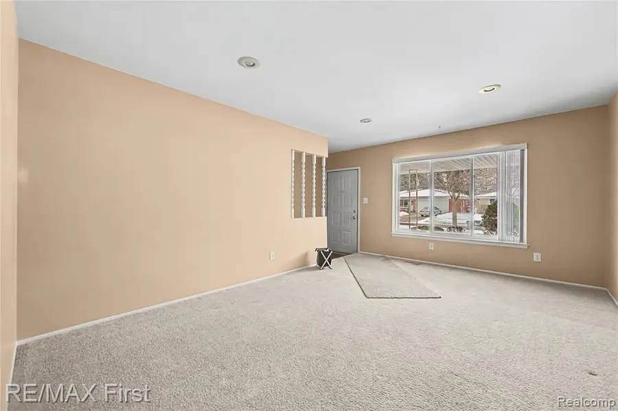 28423 James, Warren, MI  - Image #2