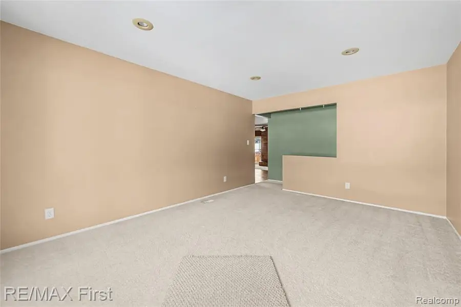 28423 James, Warren, MI  - Image #3