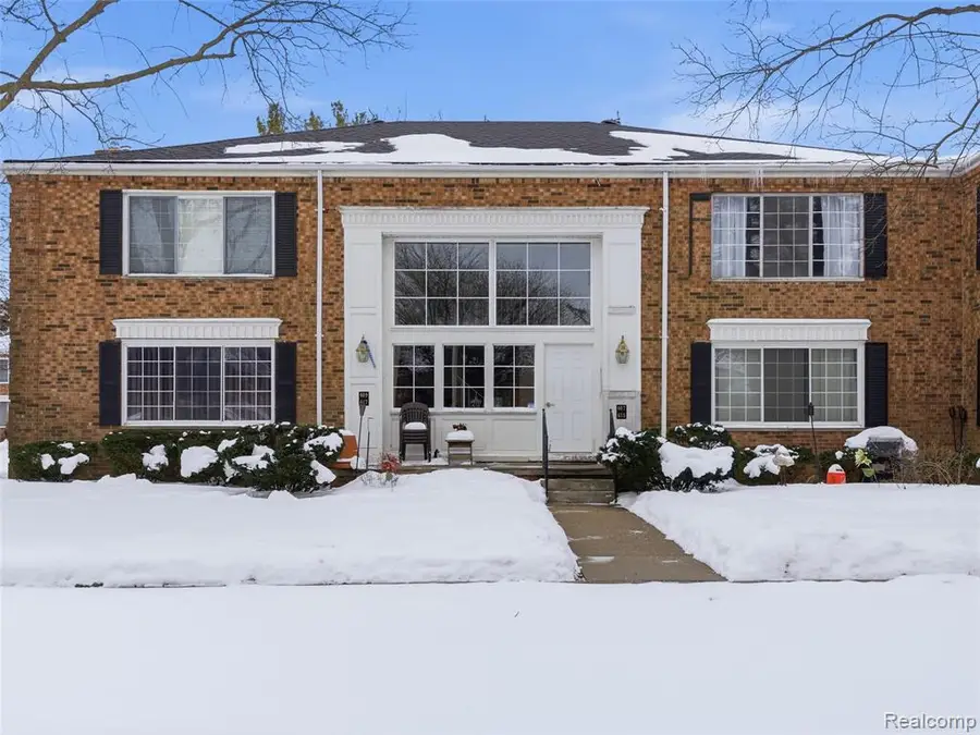 607 E Fox Hills E, Bloomfield Hills, MI  - #2