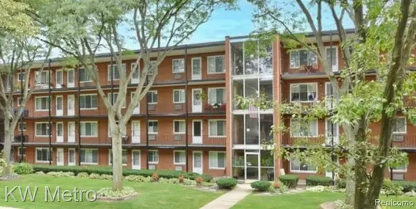 2925 W 13 Mile #405, Royal Oak, MI 48073