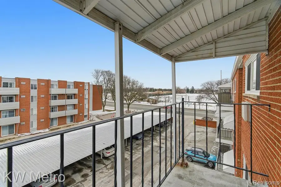 2925 W 13 Mile #405, Royal Oak, MI 48073 - #2