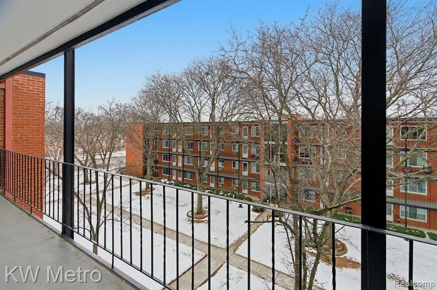 2925 W 13 Mile #405, Royal Oak, MI 48073 - #3