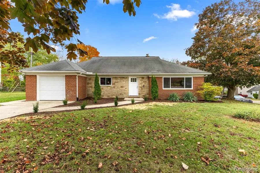 633 S Pontiac, Walled Lake, MI  - #2