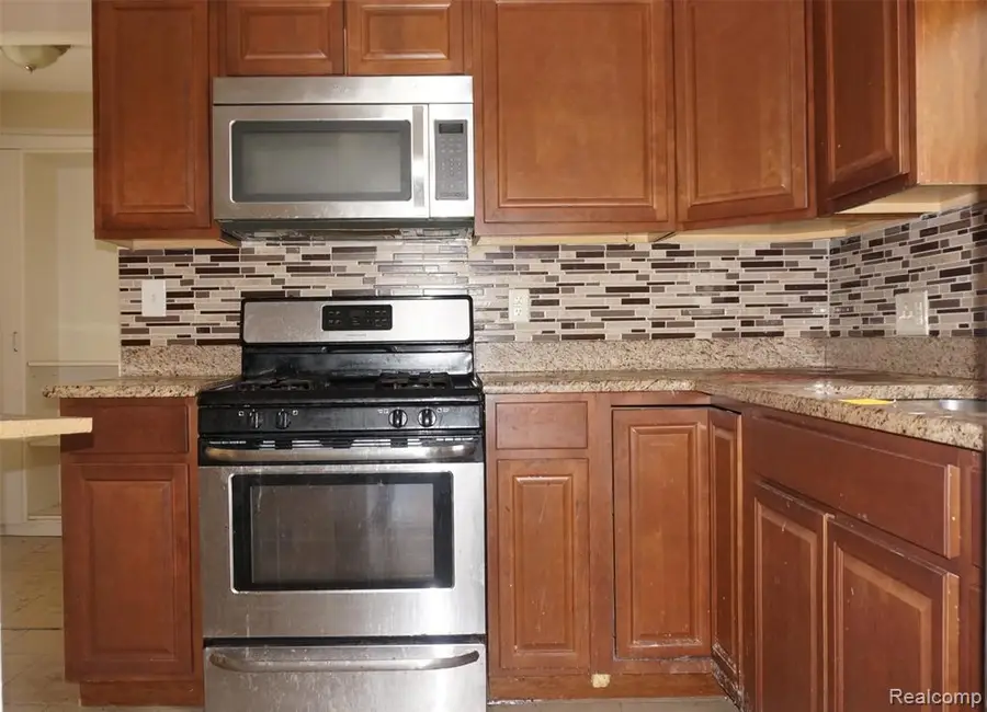 18841 Lathers, Livonia, MI 48152 - #3