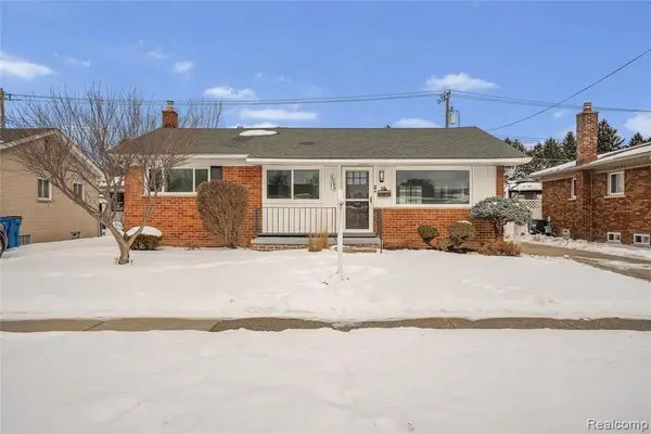 20886 Crestmont, Dearborn Heights, MI 