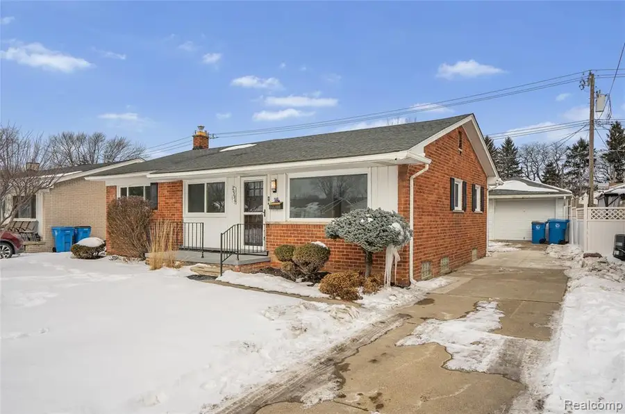 20886 Crestmont, Dearborn Heights, MI 48127 - #2