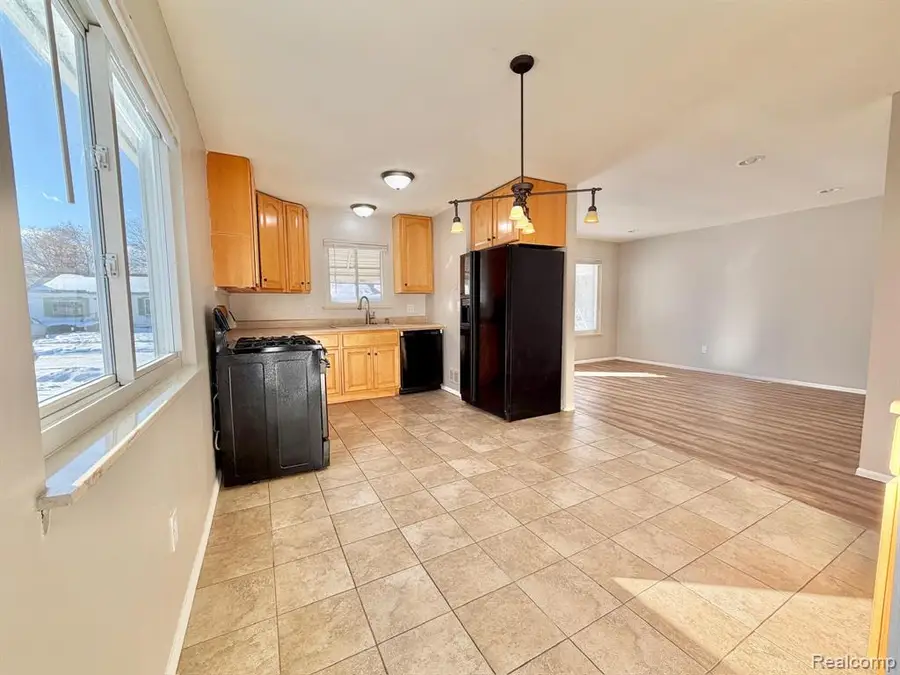 32458 Linderman, Warren, MI 48093 - #3