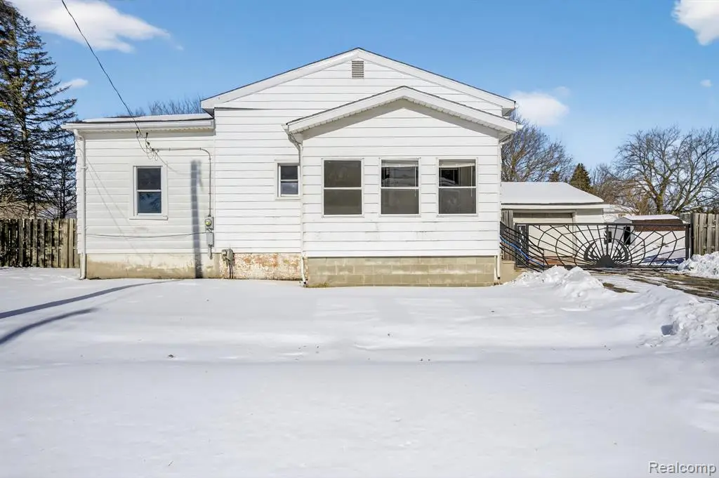 2221 Savoy, Burton, MI  - #1