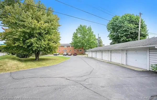 5375 Cooley Lake #2, Waterford, MI 