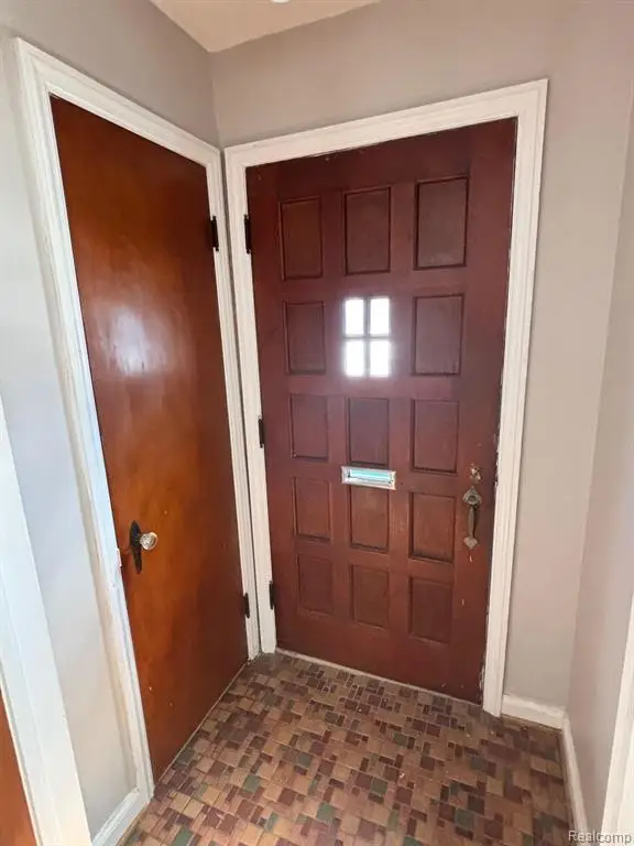 1528 Roslyn, Grosse Pointe Woods, MI  - Image #2