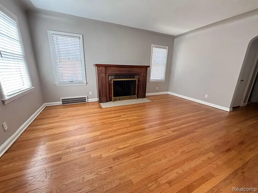 1528 Roslyn, Grosse Pointe Woods, MI  - Image #3