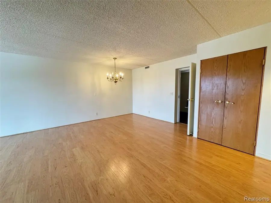 21800 Morley #1205, Dearborn, MI 48124 - #3