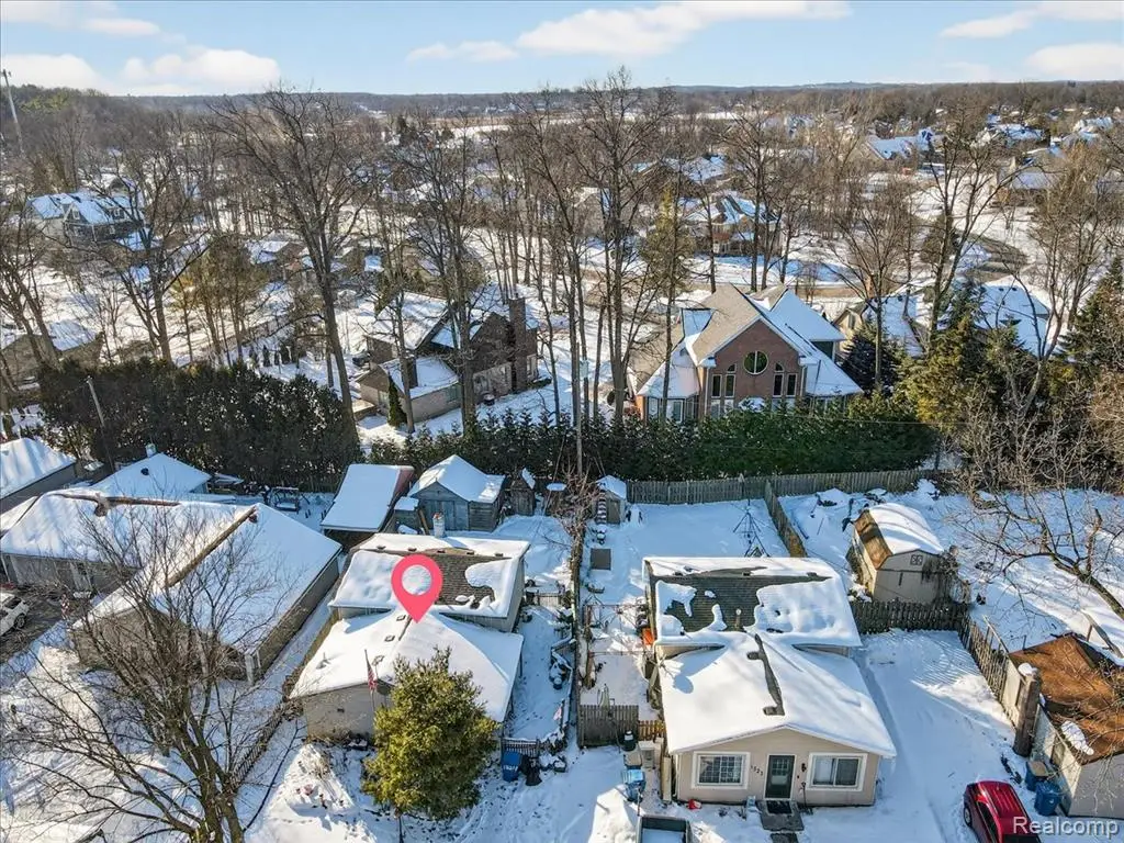 1324 Hendricks, Waterford, MI  - #1