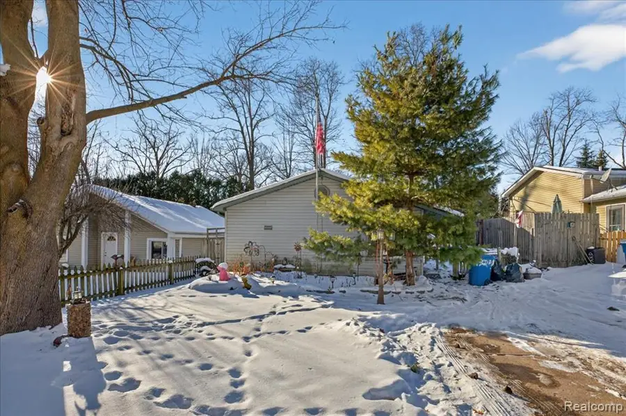 1324 Hendricks, Waterford, MI  - #2