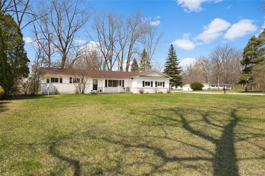 5837 Lakeshore, Fort Gratiot, MI 48059 - #3
