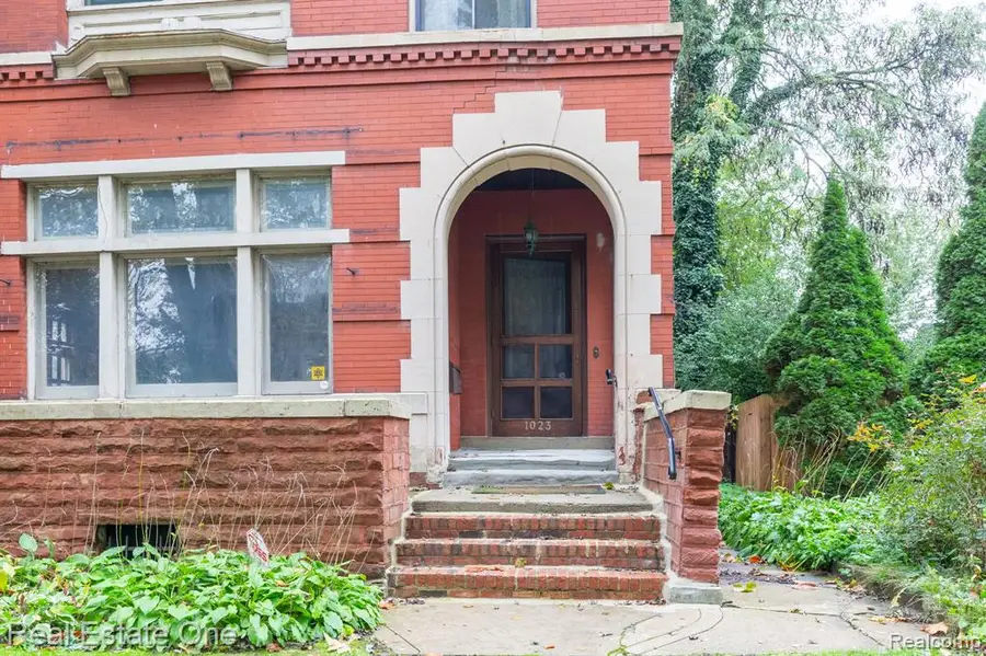 1023 Iroquois, Detroit, MI 48214 - #3