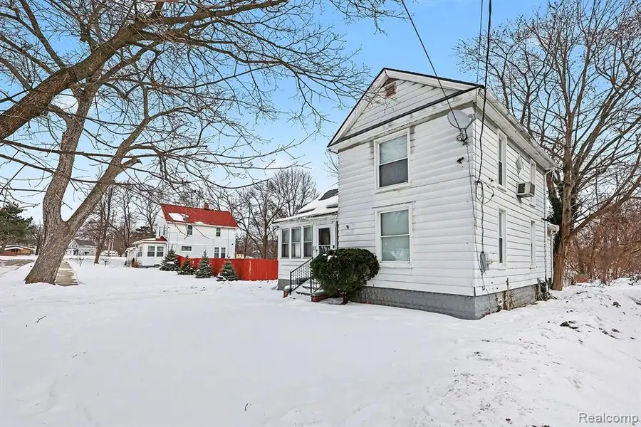 27 Crawford, Pontiac, MI  - #3