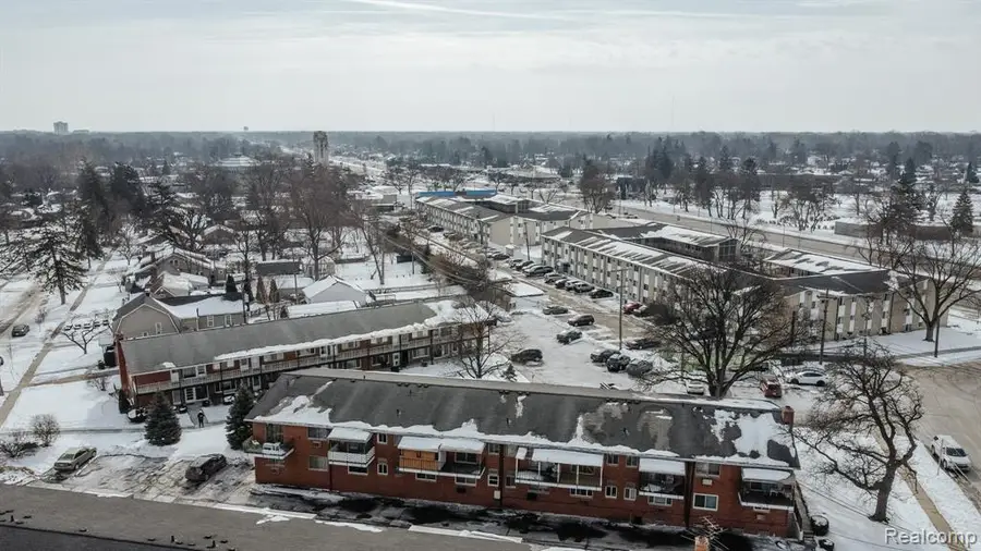 2121 Clawson #205, Royal Oak, MI  - #2