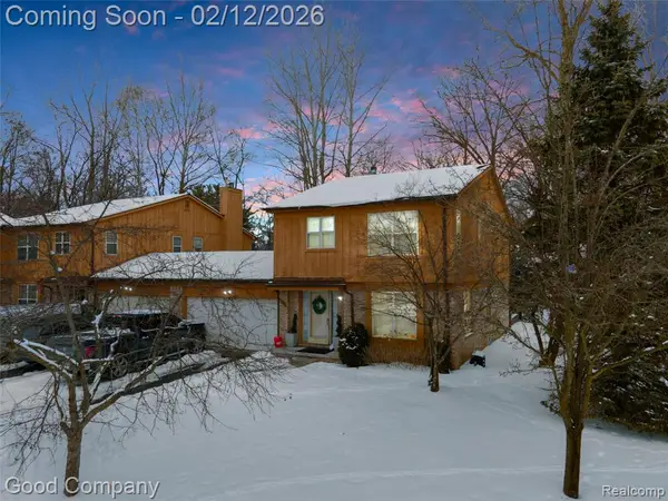 20988 Foxtree, Southfield, MI 