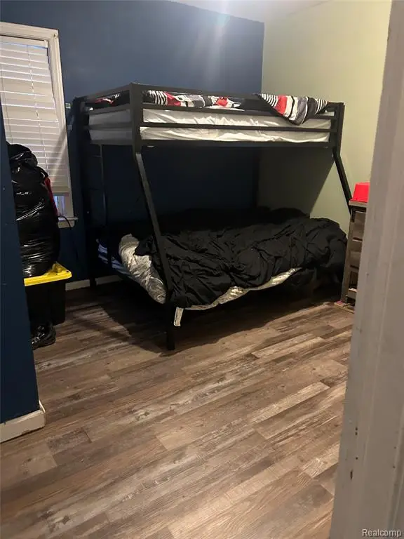 19982 Kingsville, Harper Woods, MI  - Image #2