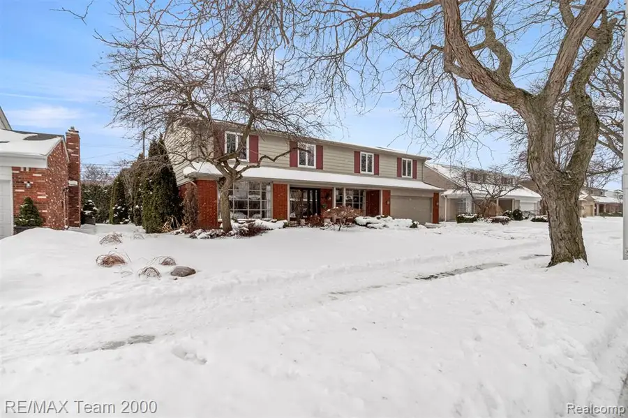 741 Briarcliff, Grosse Pointe Woods, MI  - #3