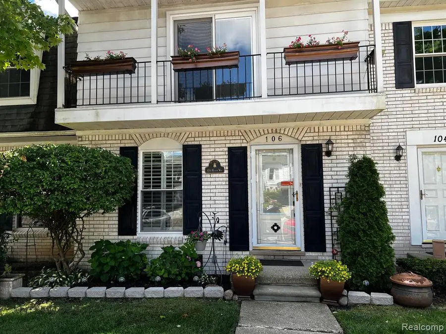 106 Manor, Rochester Hills, MI  - #2
