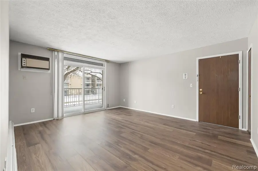 4909 Crooks #D6, Royal Oak, MI  - #3