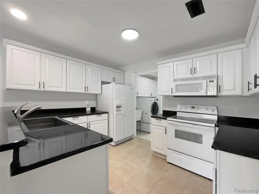 14622 Moravian Manor, Sterling Heights, MI  - #2