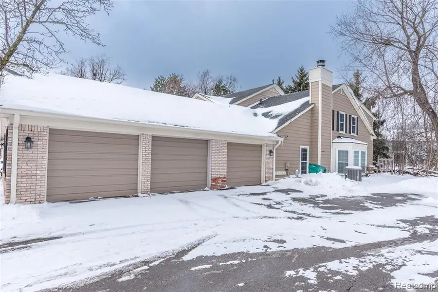 2677 Williamsburg, Auburn Hills, MI  - #2