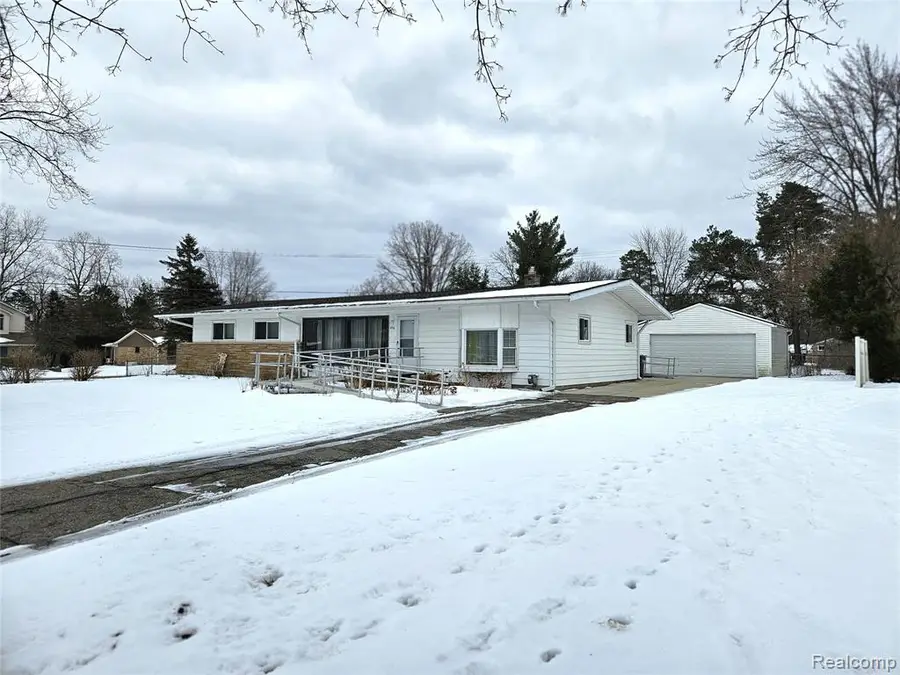 496 E Lovell, Troy, MI 48085 - #2