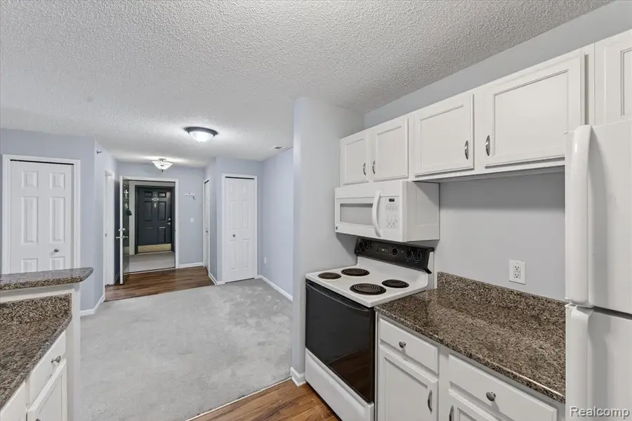 12204 Pinehurst #32, Grand Blanc, MI  - #3