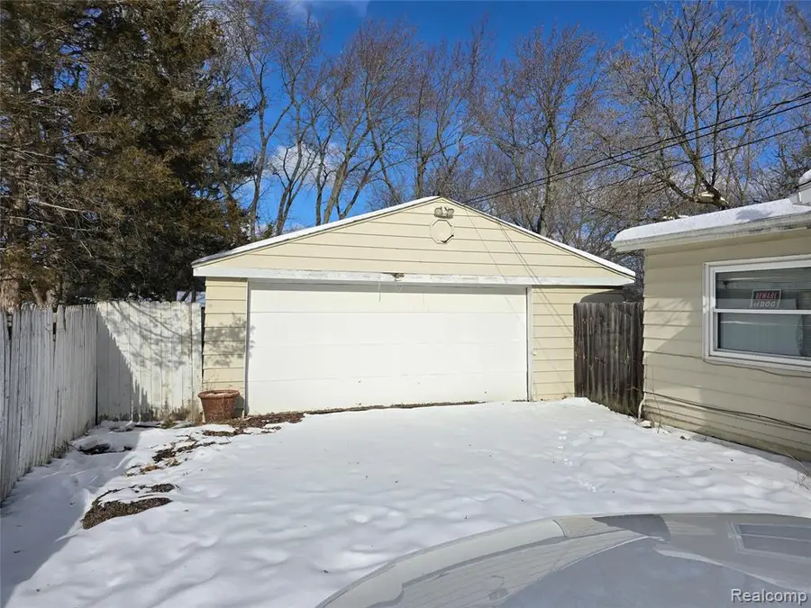 6302 Springdale, Grand Blanc, MI  - #2