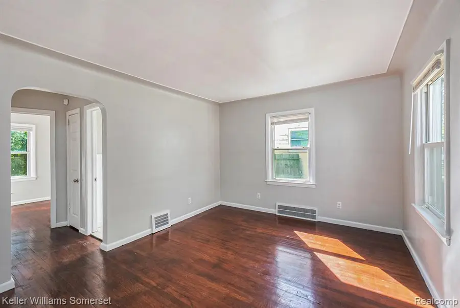 19446 Washtenaw, Harper Woods, MI 48225 - #3