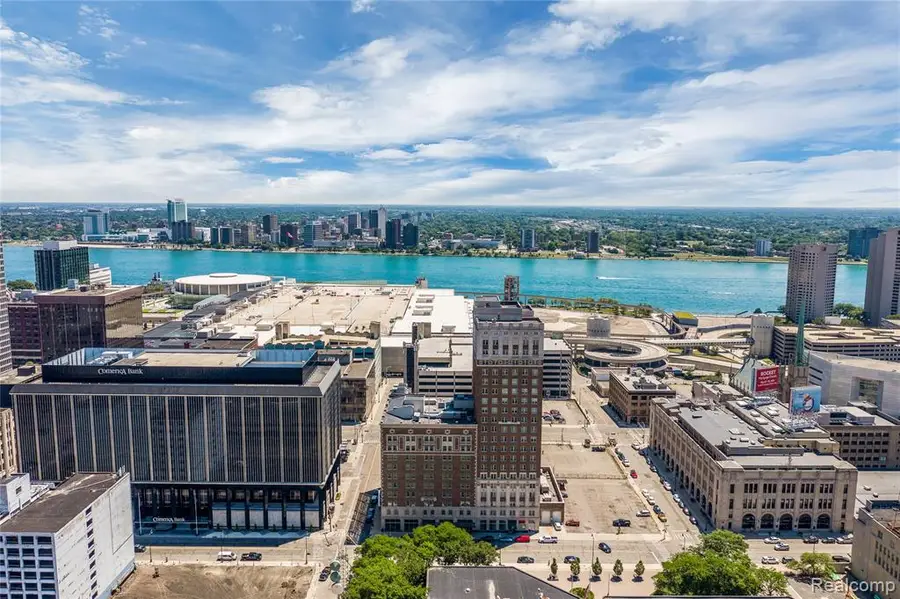 525 W Lafayette, Detroit, MI 48226 - #2