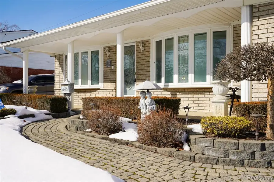 11191 Canterbury, Warren, MI  - #3