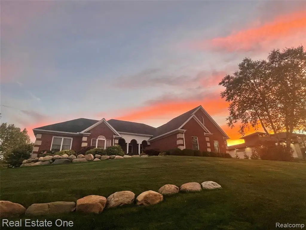 9032 Palmers Way, Fenton, MI 48430 - #1