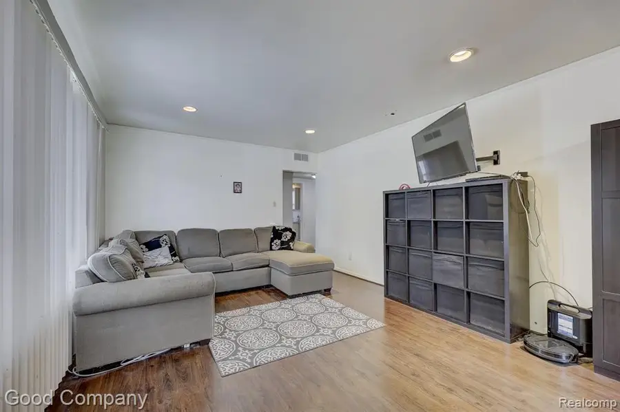 1176 E Kalama, Madison Heights, MI 48071 - #2