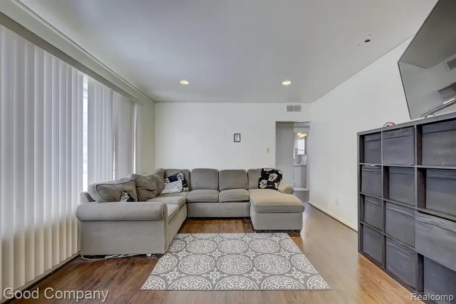 1176 E Kalama, Madison Heights, MI 48071 - #3
