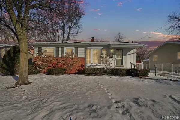 1274 1st, Lapeer, MI 