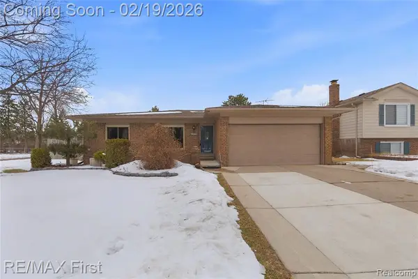 38222 Pinebrook, Sterling Heights, MI 