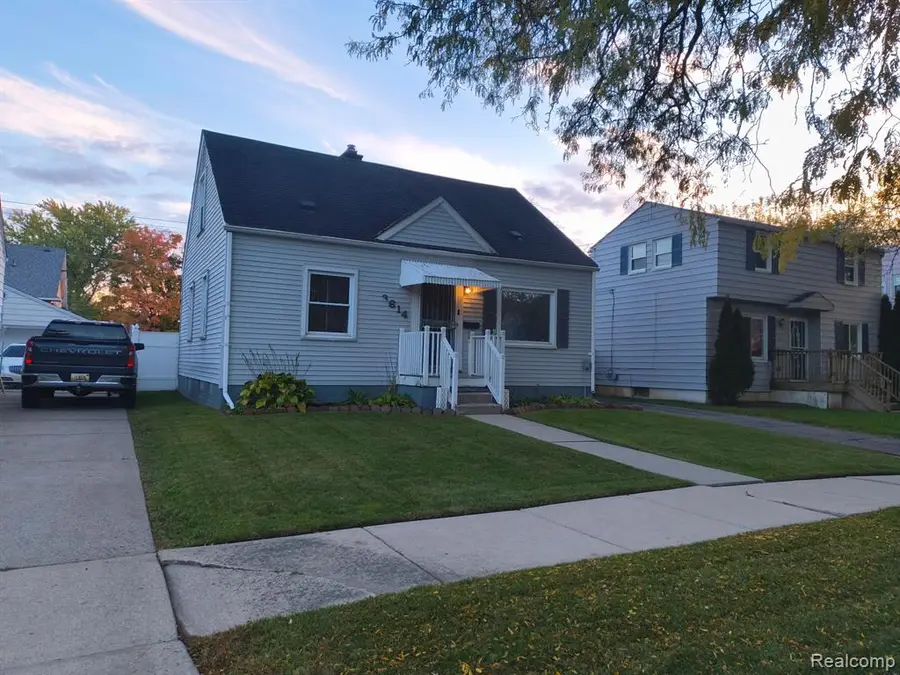 3614 Holly Ave, Flint, MI 48509 - #2