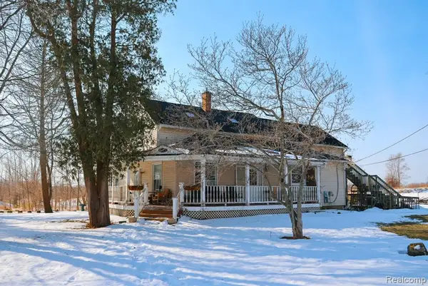 11270 N Rushton, South Lyon, MI 