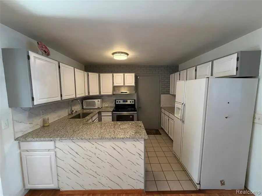 222 Wainwright, Novi, MI  - #3